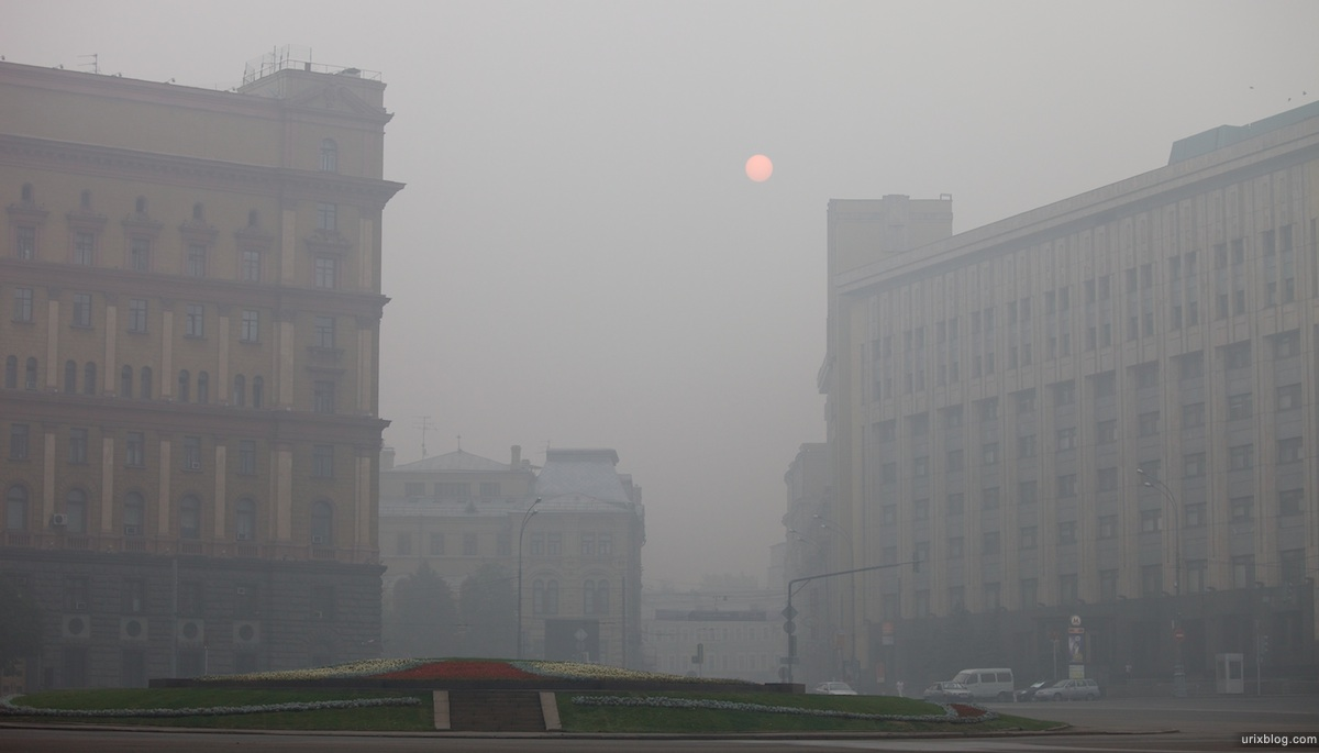 Белый смог. Смог в Москве 2010. Задымление в Москве 2010. Смок в Москве в 2010. Москва 2010 пожары смог.