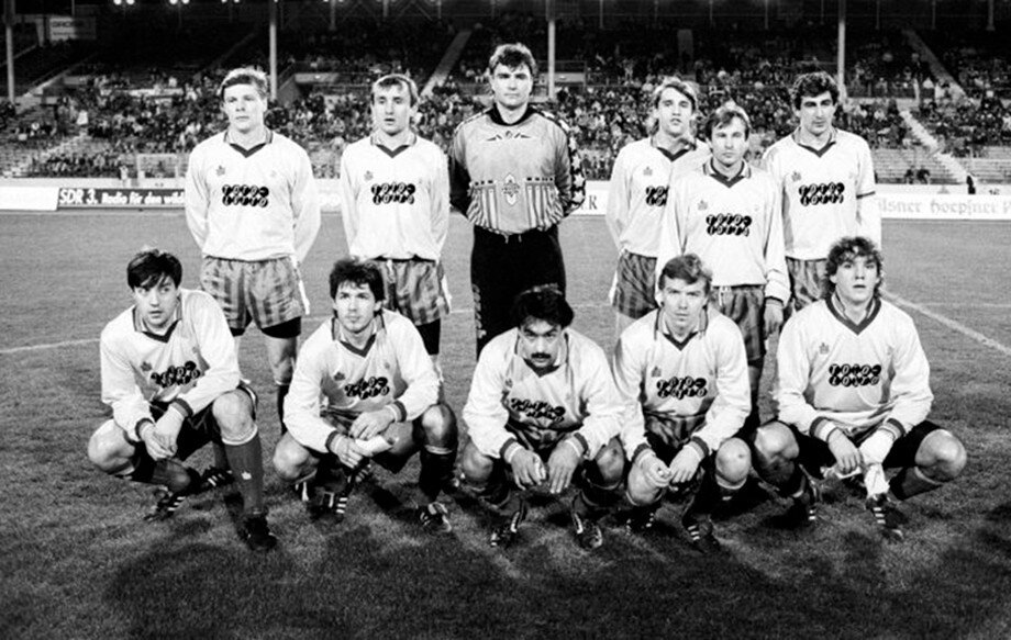 «Динамо» Киев 1991 г. Деркач - стоит второй слева. Фото в свободном доступе