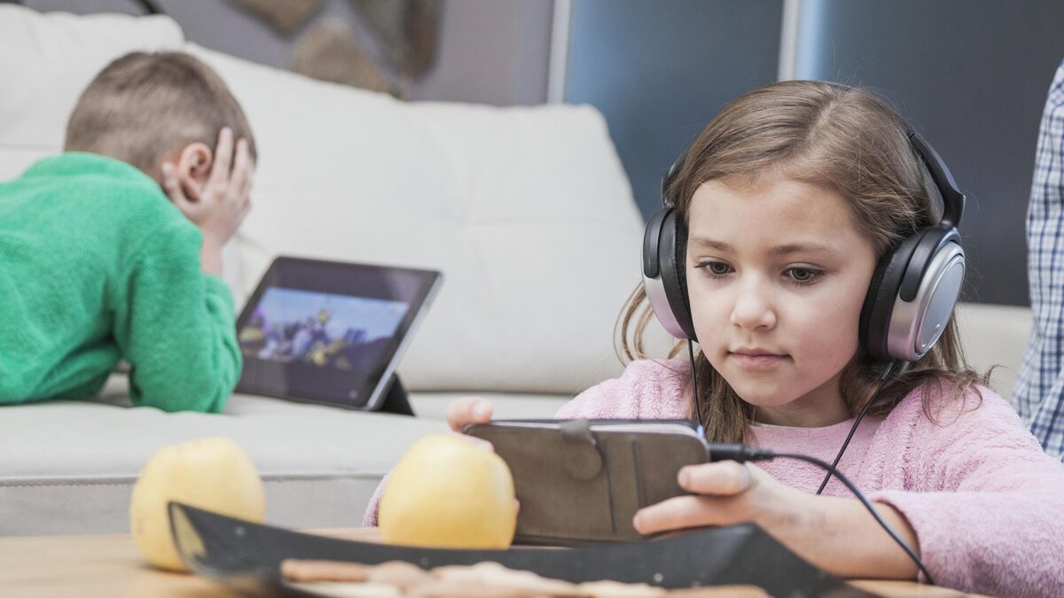    The Sims с кокошником и самоваром: депутаты добрались до видеоигр© Freepik | Photographer:ManuReyes