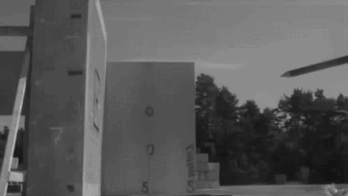 Замедленная съемка  детонации снаряда.