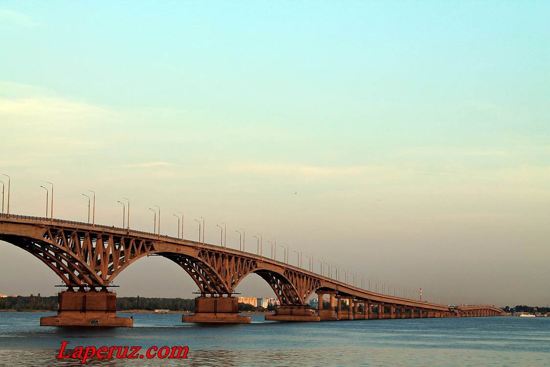 Мост «Саратов-Энгельс»: горбатая звезда советского кино | Лаперуз - поездки  по всему миру | Дзен