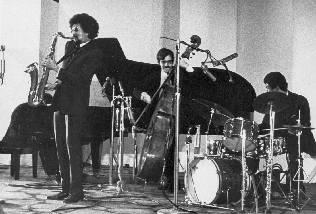 Квартет Чарлза Ллойда на сцене спорткомплекса Kalev в Таллине, май 1967 (из коллекции Валерия Кичигина)