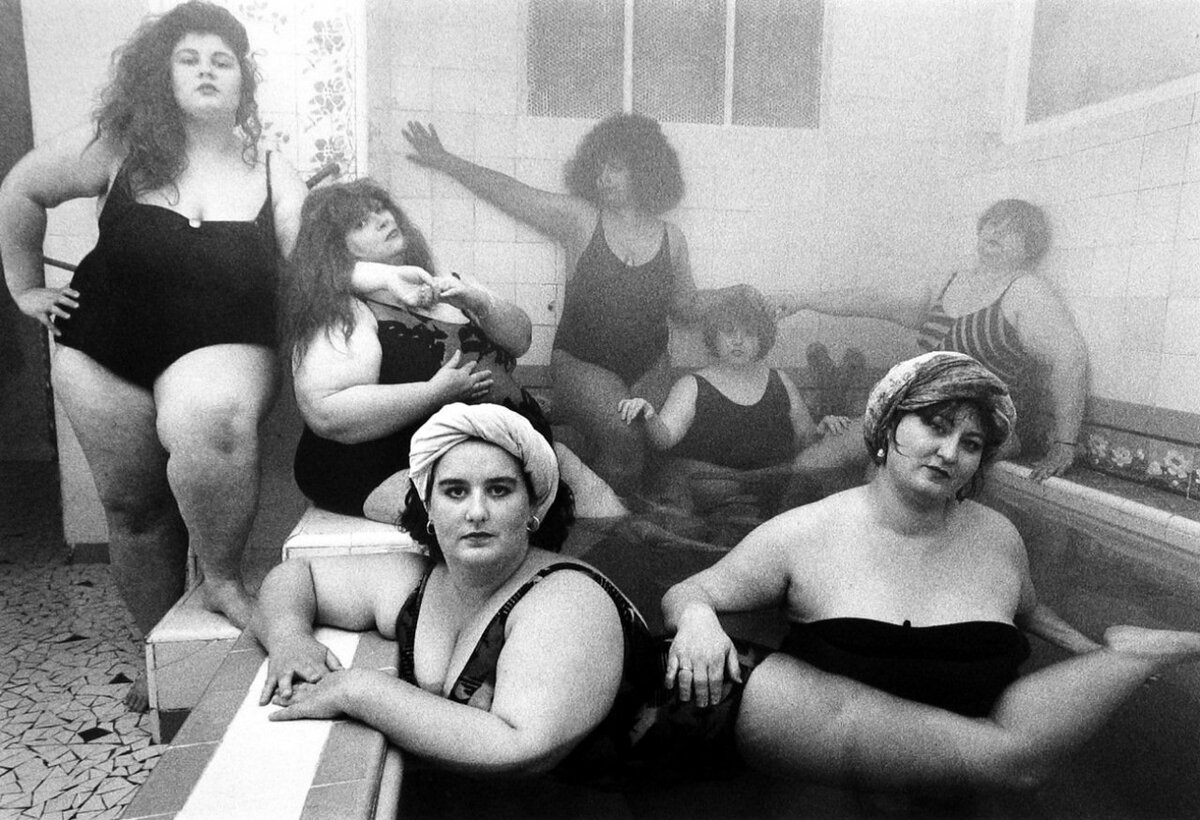 Не так связывают любовь, дружба, уважение, как общая ненависть к чему-либо.