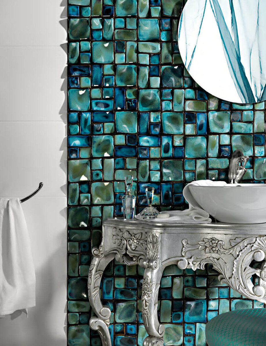 Плитка мозаика: классификация, дизайн, особенности использования на кухне и в ванной