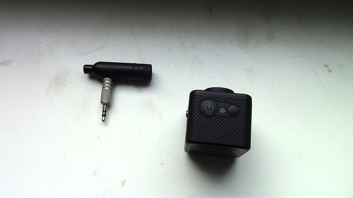 Микрофон со встроенным усилителем и  фантомных питанием для экшн камеры