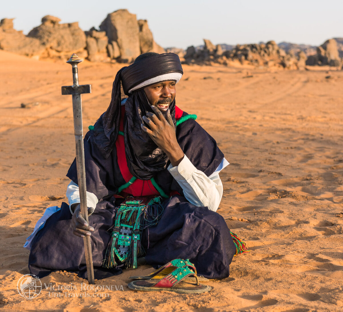 Житель северной африки 6 букв. Туареги Марокко бедуины. Туареги племя кочевников Африки. Алжир Национальная одежда берберов. Берберы Атласских гор.
