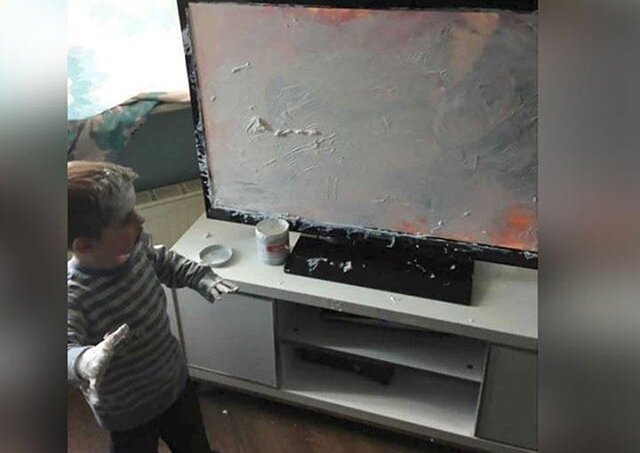 Белый экран телевизора! 