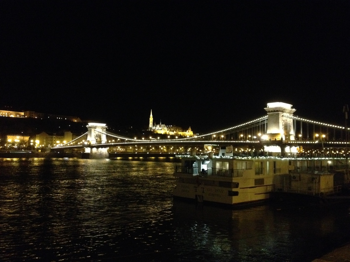 Вид на Буду и Мост Сечени