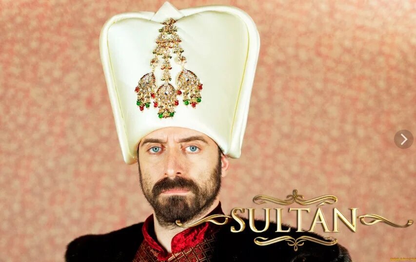 Актёр Халит Эргенч в образе Султана Сулеймана Великолепного