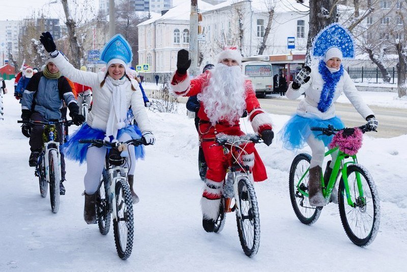 Новогодний велосипед украшение