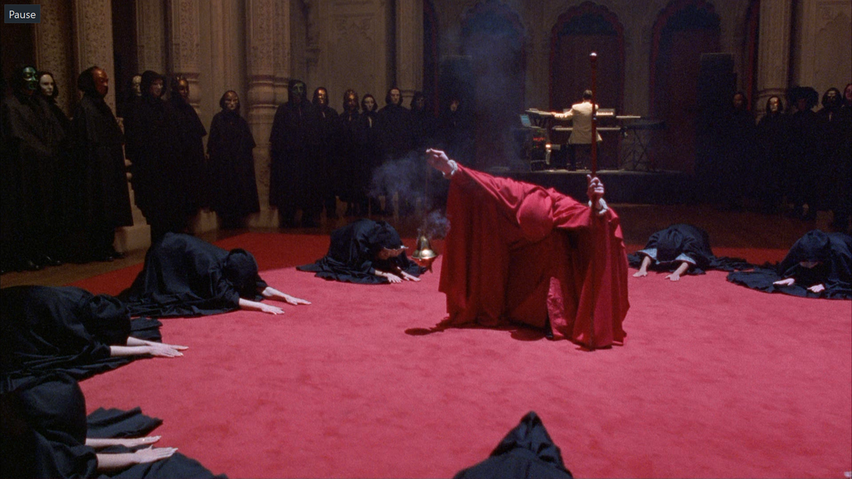 Ритуал. Кадр из фильма «Eyes wide shut». Режиссер: Стэнли Кубрик.