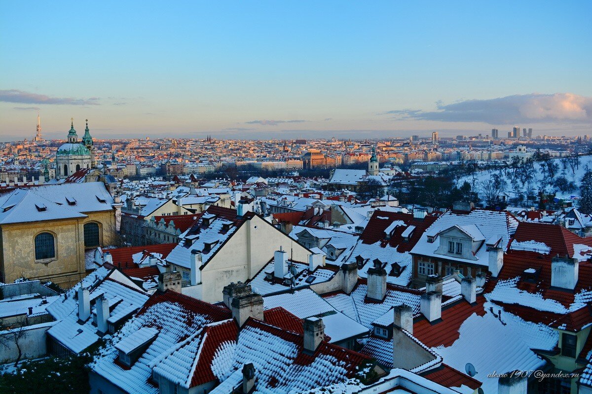 Вид с Градчанской площади около Пражского града