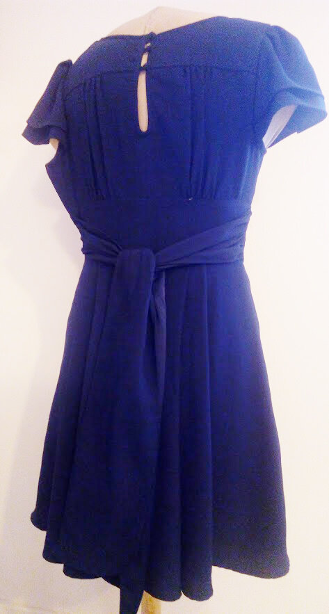 Милые пуговки на спинке. Платье в идеальном состоянии