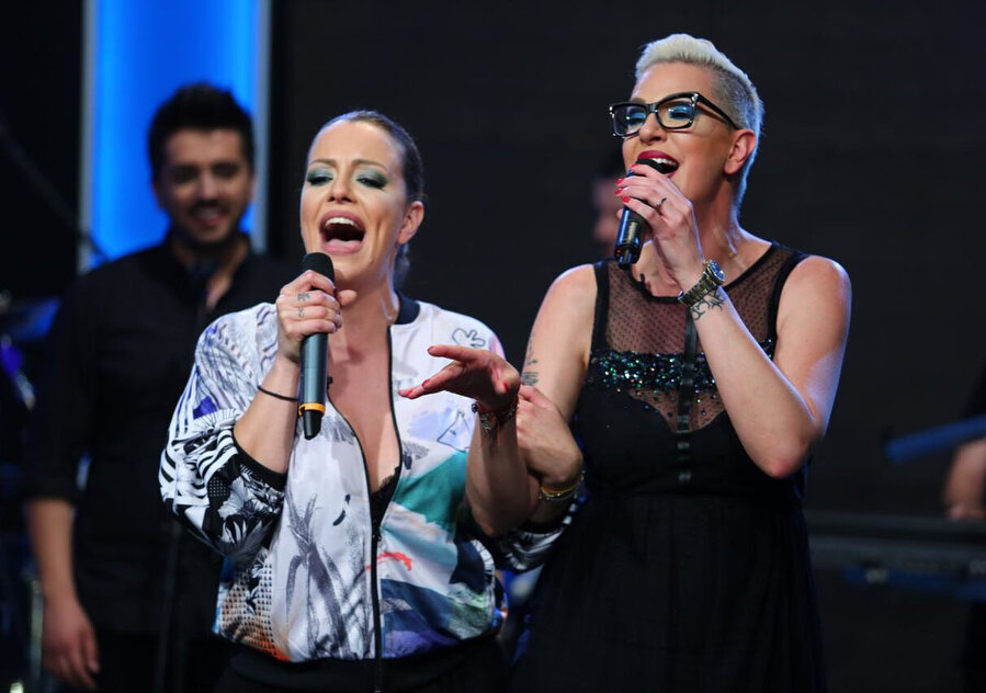 Уже взрослые Тамара и Тияна на одной сцене