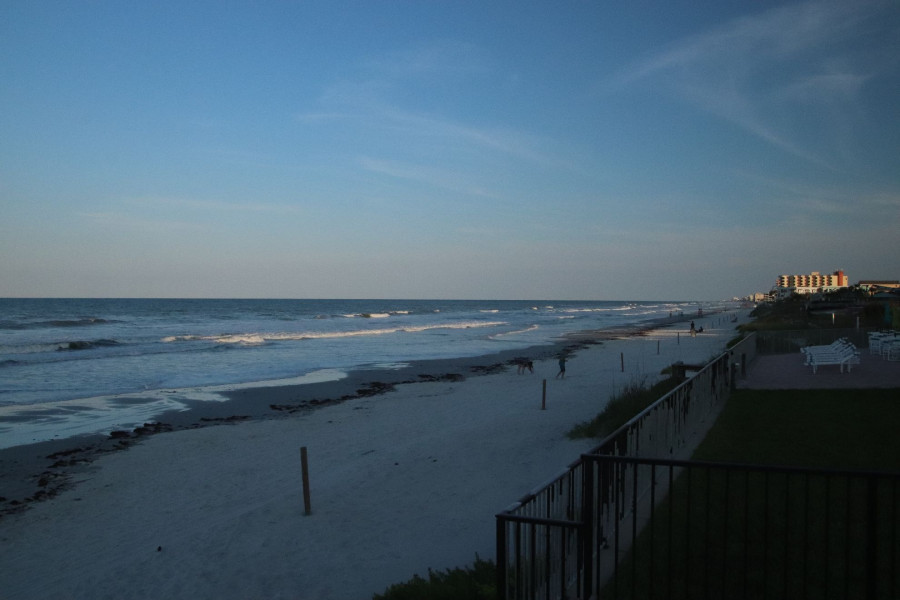 Вечернее прибытие и вид на пляж прекрасно соответствуют нашим ожиданиям.