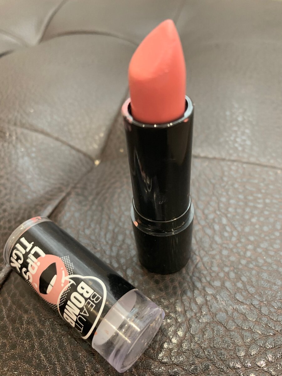 Рис: Помада "BEAUTY BOMB" 02 номер. Источник: Личное фото автора.