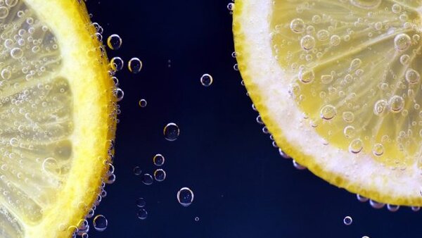 6 полезных свойств воды с лимоном