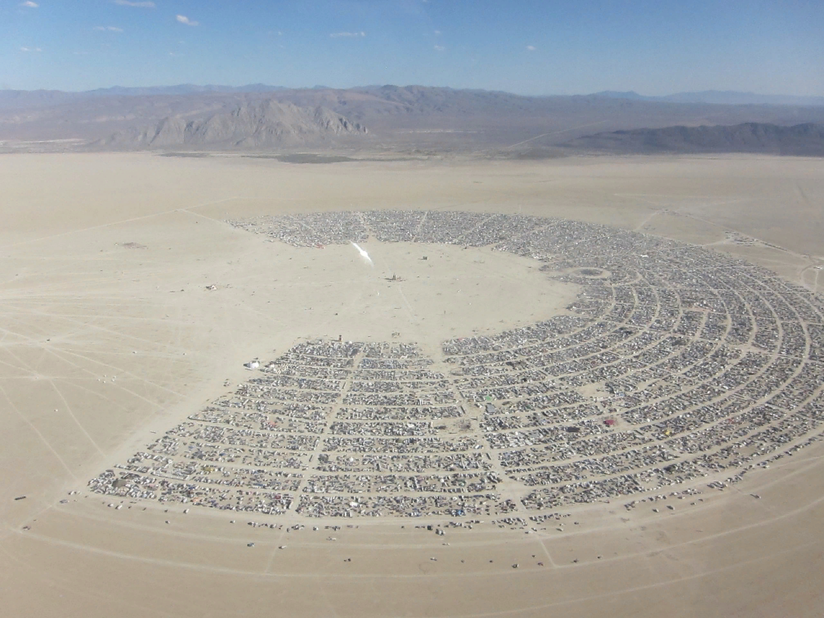 Rock city. Невада Бернинг Мэн. Фестиваль в пустыне Невада Burning man. Штат Невада Блэк рок Сити. Burning man, фестиваль в пустыне Блэк-рок в Неваде.