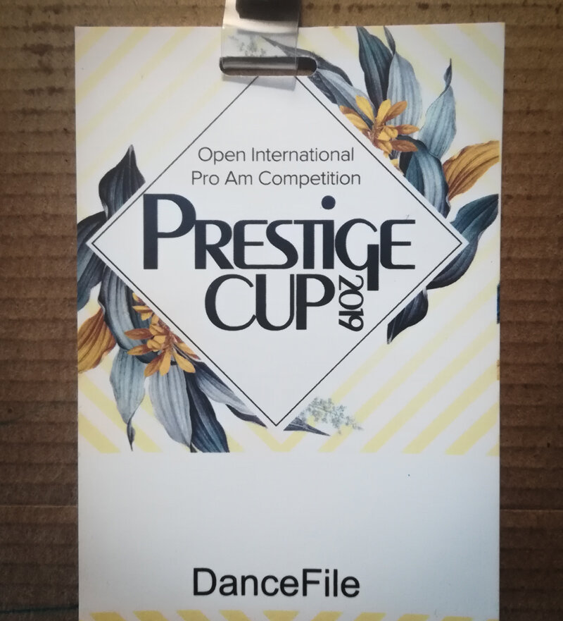 Такой бэйдж, дающий право на профессиональную съемку, обошелся заказчику в 15 тыс. рублей. Если поискать в Интернете информацию, нигде не будет указано, что съемка на  этом мероприятии платная. Вопрос "кто виноват?", сами понимаете, риторический. 