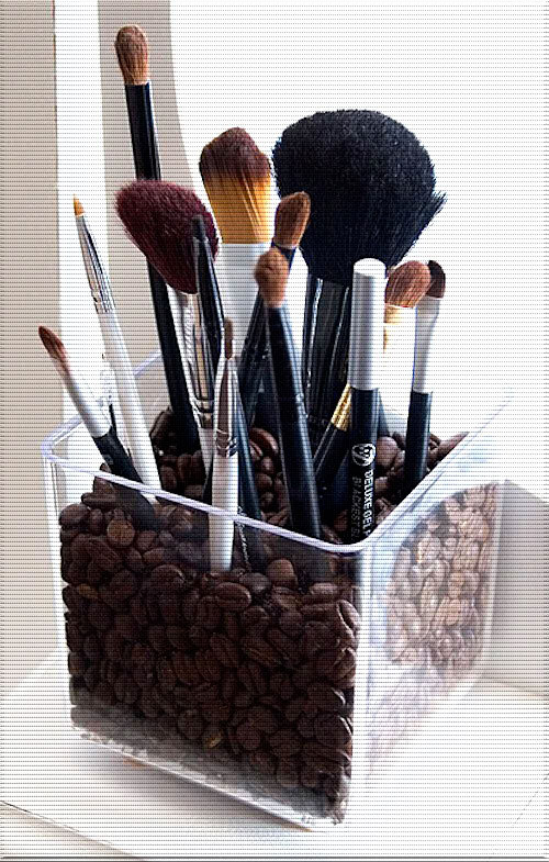 https://listotic.com/wp-content/uploads/2013/07/makeup-brush-storage-idea.jpg
