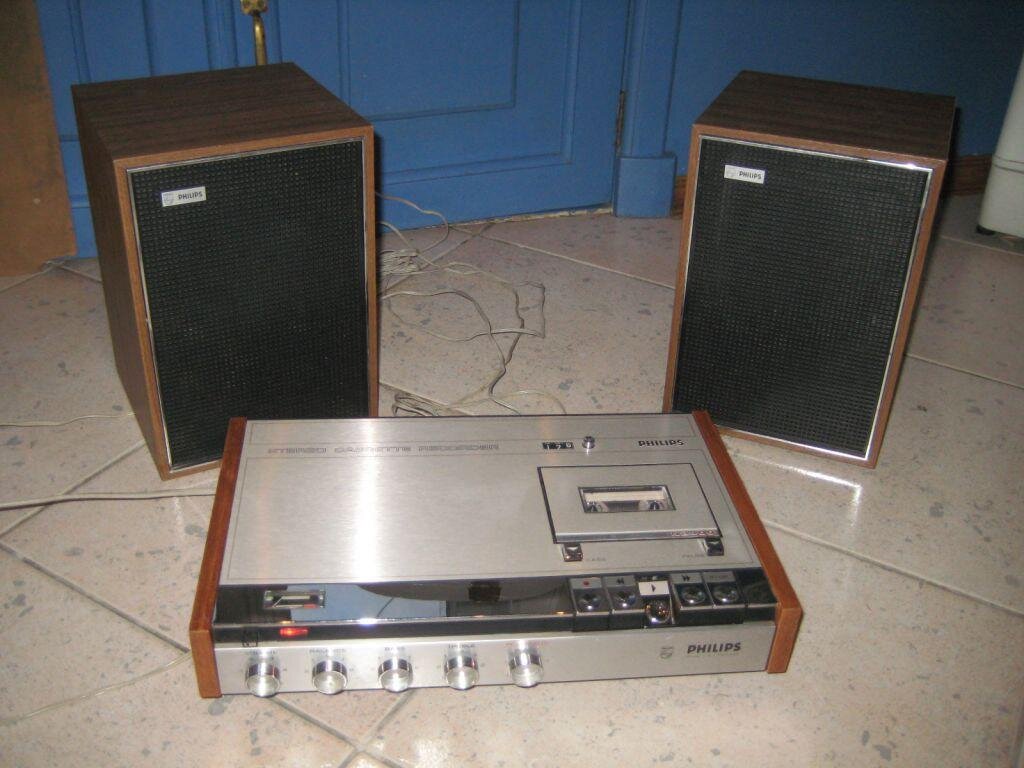 Кассетный магнитофон Philips N 2400 1968 - 1972 года. Вот откуда черпали вдохновение инженеры Вильмы