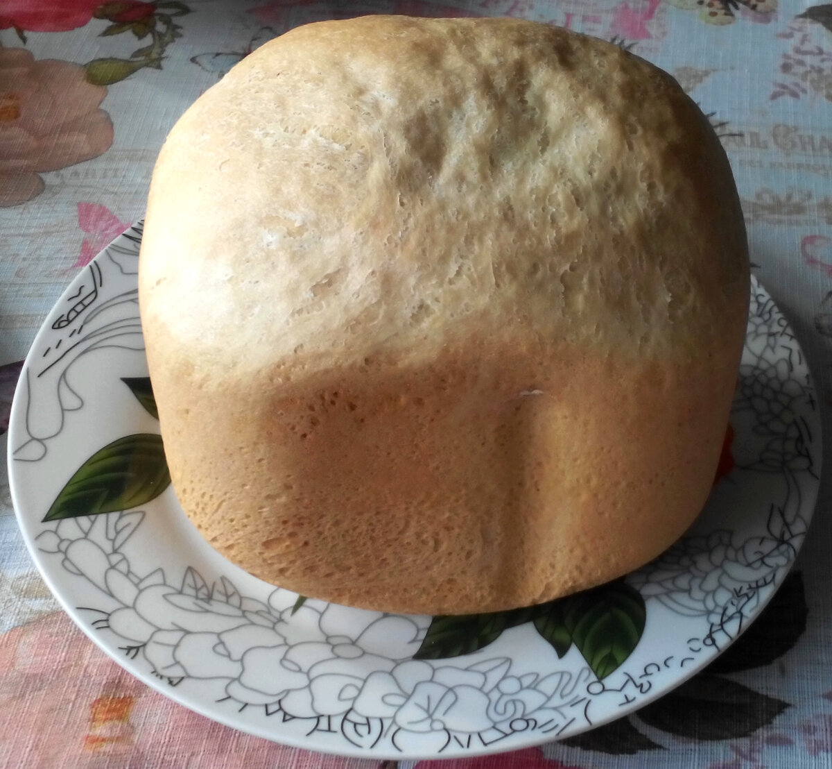 Пошаговый рецепт хлеба в хлебопечке. Хлеб в хлебопечке. Белый хлеб в хлебопечке. Хлебопечка с хлебом. Белый хлеб в хлебопечке 750 грамм.