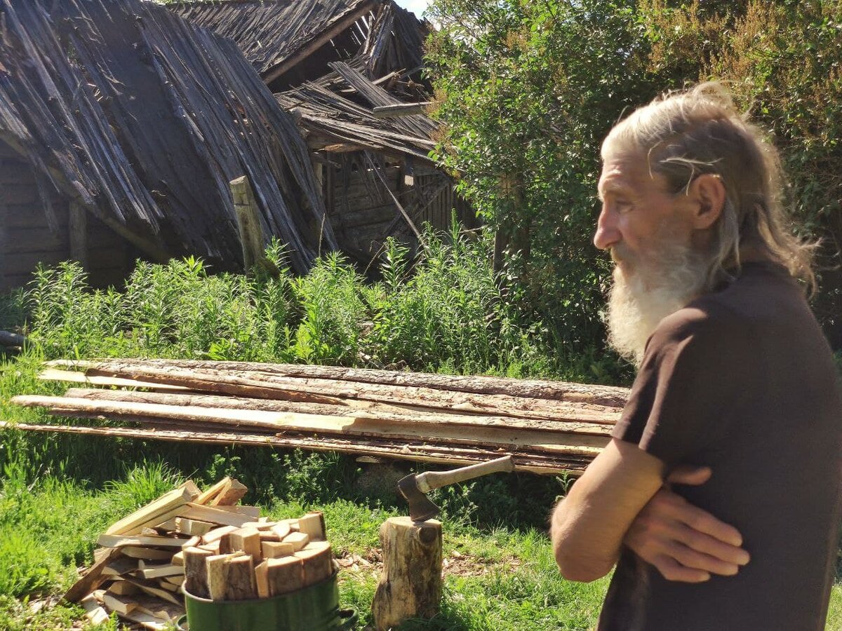 Как живёт отшельник в опустевшей деревне без магазина, больницы, дорог,  мобильной связи и соседей | Вперёд Навстречу Приключениям | Дзен