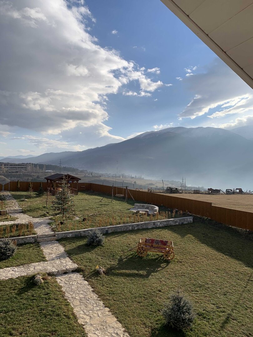 Вид с балкона нашего Дилижанского ночлега