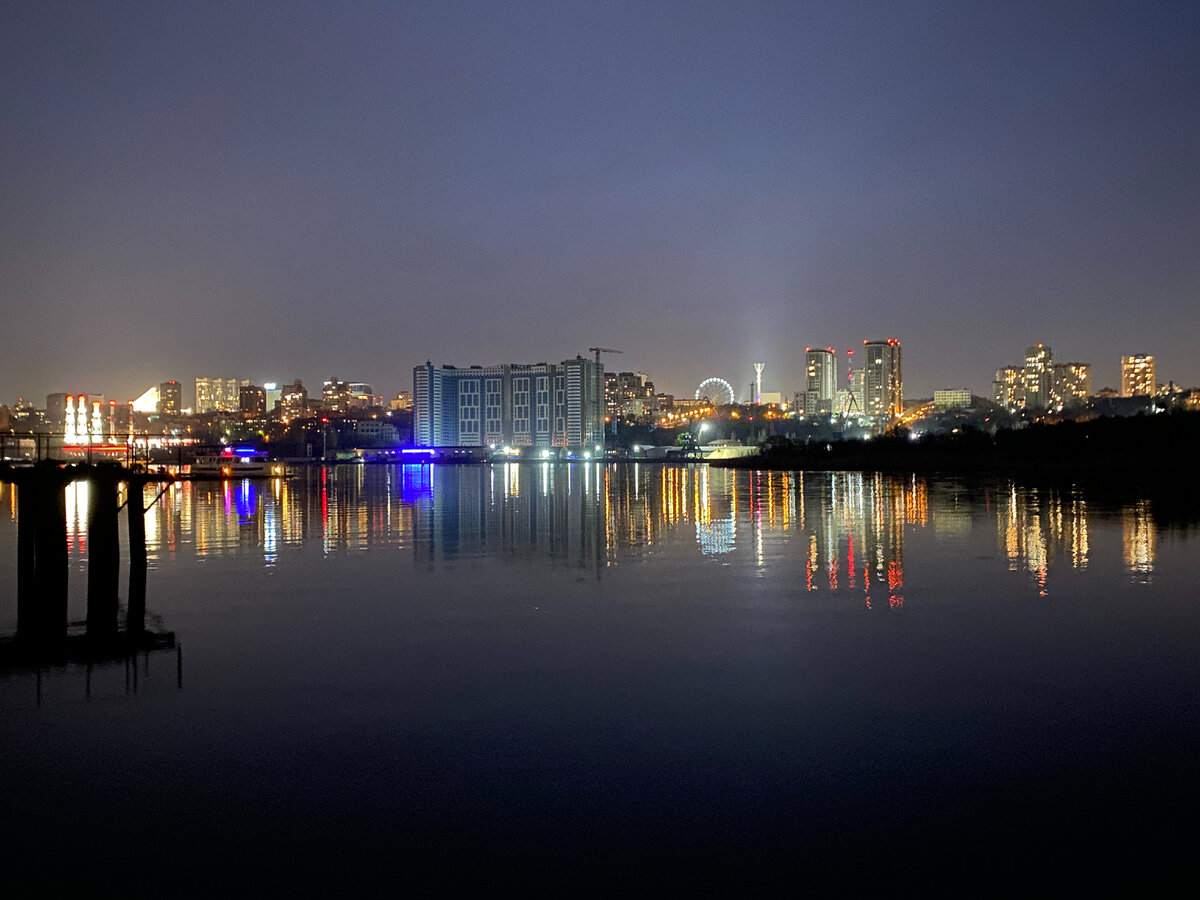 Ночной Ростов-на-Дону со стороны левого берега Дона