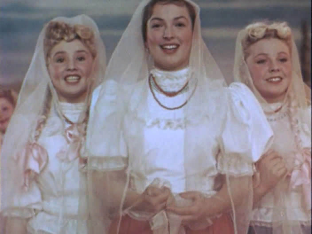 Вот она, справа, с Кларой Лучко и Екатериной Савиновой.