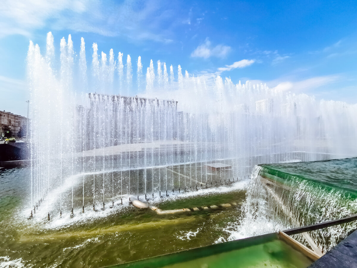 Фонтаны на Московской площади Петербурга 