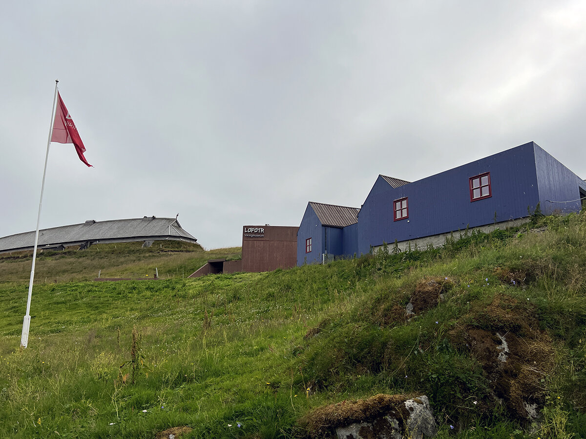 Здание музея Викингов. Фото автора. Листайте галерею 