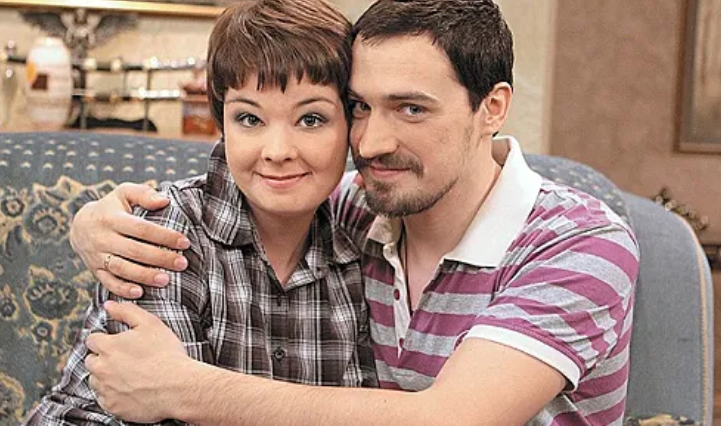 Кадр из сериала «Счастливы вместе»