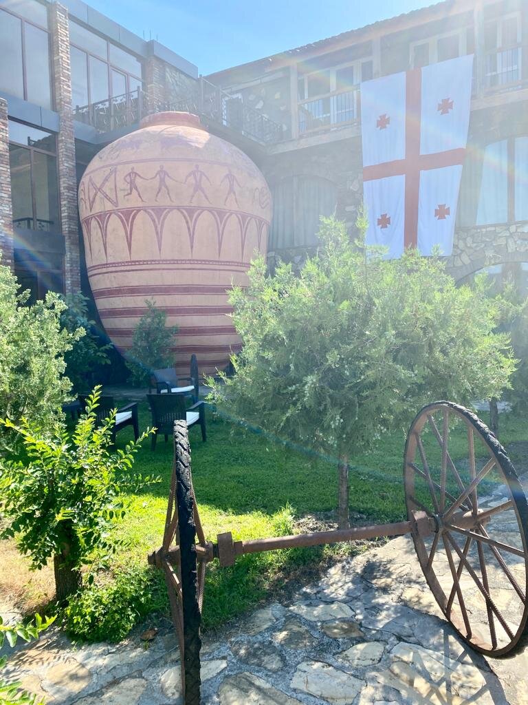 8-метровая квеври на входе