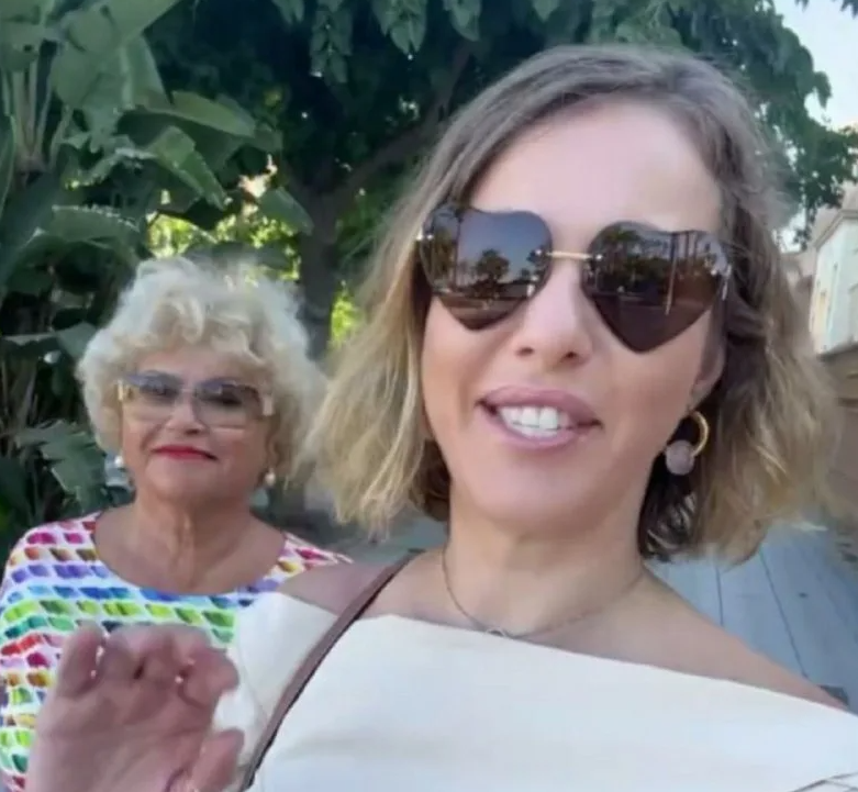 Ксения Собчак с мамой сенатором Людмилой Нарусовой на отдыхе в Испании. 