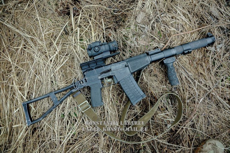 Автомат специальный АС «Вал» с дополнительной рукояткой и коллиматорным прицелом / Фото: Константин Лазарев