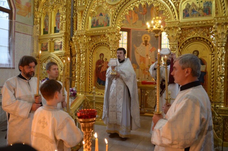 3 ноября, накануне Димитриевской родительской субботы в нашем храме был отслужен Парастас (вечернее заупокойное богослужение).