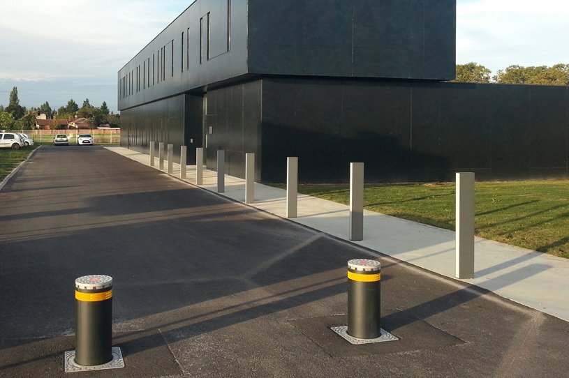 Боллард - с английского дорожный столб, в автоматике столб, умеющий опускаться под землю.