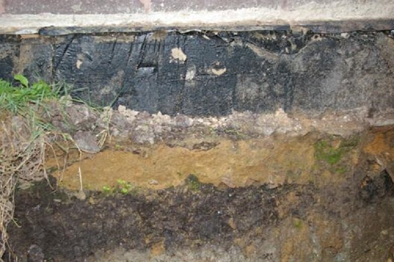 Грунтовый пласт в разрезе