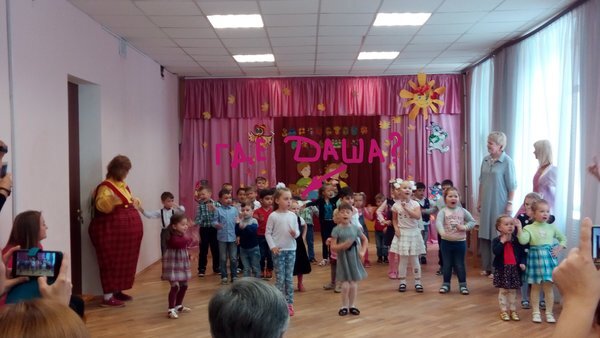 Тот самый осенний праздник, где не видно моей дочки.