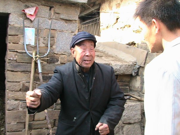 Восьмидесятилетний деревенский ученик мастера Гун Баотиня поясняет основы старого багуачжан