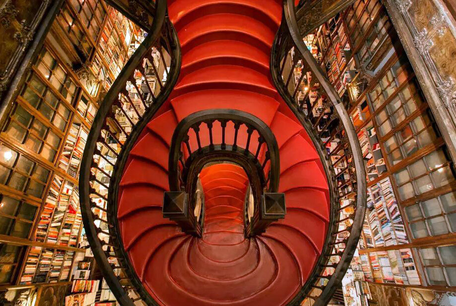 Магазин издательства Lello & Irmão в Порту