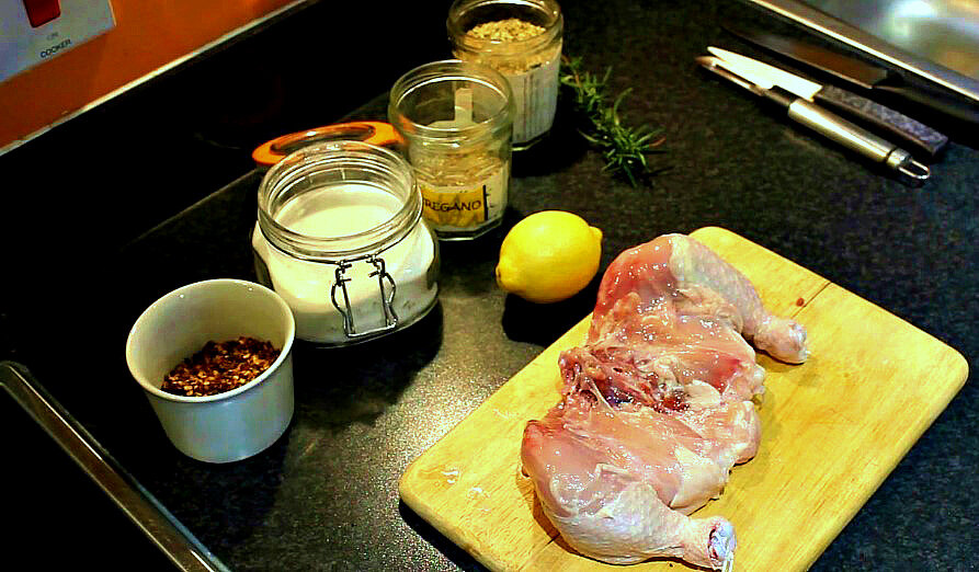 Что имеем по итогу: мясо лучше всего мариновать с добавлением лимонного сока, прожаривать не до угля, а такой средненький вариант прожарки будет безопаснее.