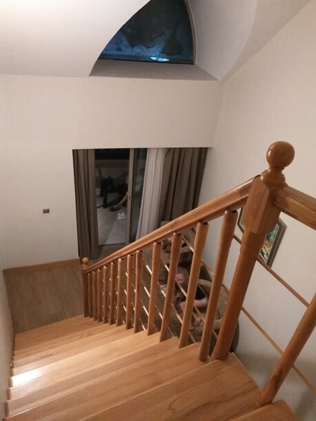 Вид с лестницей, отель Amara Presige. Фото автора.