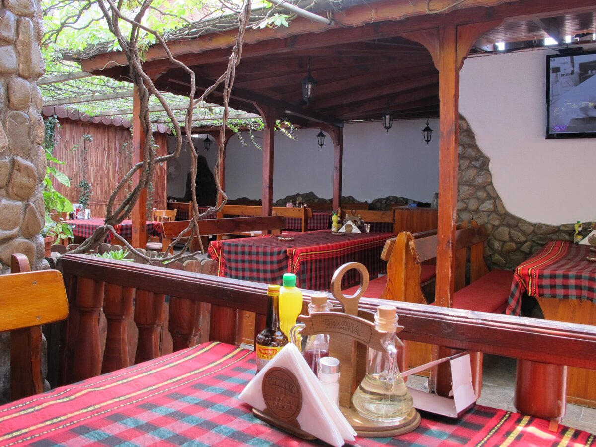 Ресторан Траяна, при отеле Траяна, г. Стара Загора. 