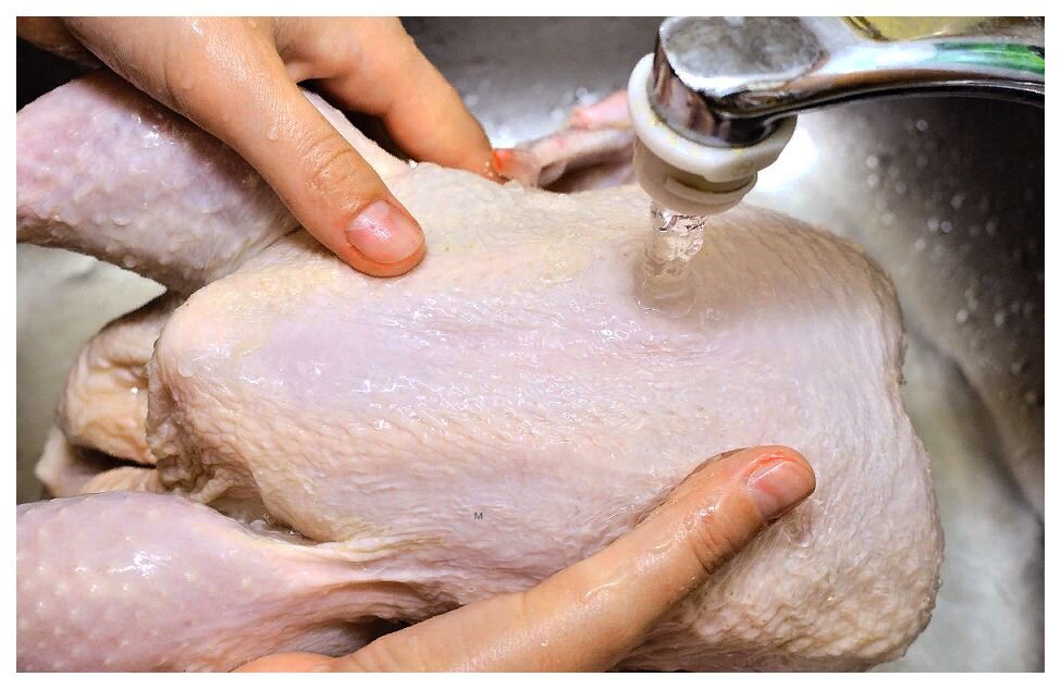 Мясо мыть перед приготовлением нужно или нет - объяснение нутрициолога | РБК Украина