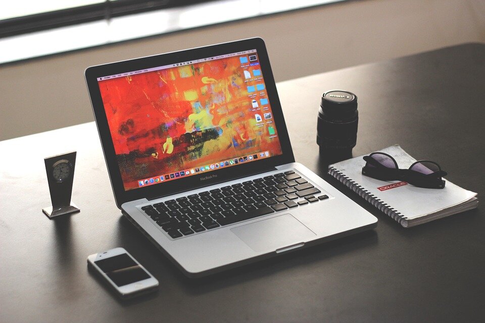 https://pixabay.com/ru/photos/%D0%BD%D0%BE%D1%83%D1%82%D0%B1%D1%83%D0%BA-%D0%BC%D0%B0%D0%BA%D0%B5%D1%82-%D0%B1%D0%B8%D0%B7%D0%BD%D0%B5%D1%81-%D0%BE%D1%84%D0%B8%D1%81-iphone-1035345/