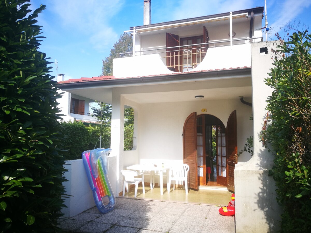 Стоимость проживания на 4 дня составляет ориентировочно 21 000 руб (Два этажа кухня, двор)