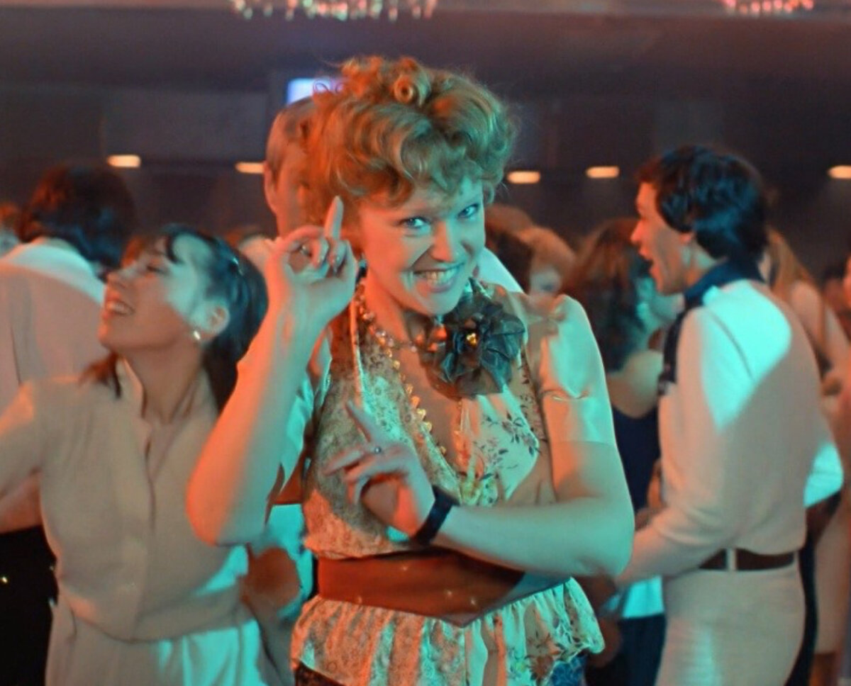 любовь и голуби гурченко танцует в баре