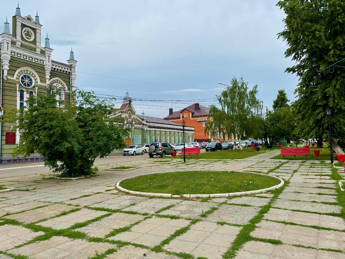 Нарядные дома малых городов России: здание драмтеатра им. А.Н. Островского  в Димитровграде | Под зонтиком | Дзен